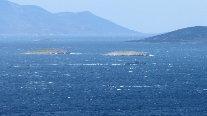 Türk ve Yunan savaş gemileri karşı karşıya geldi