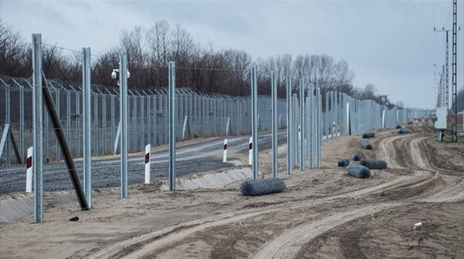 Macaristan-Sırbistan sınırına ikinci tel örgü çekiliyor