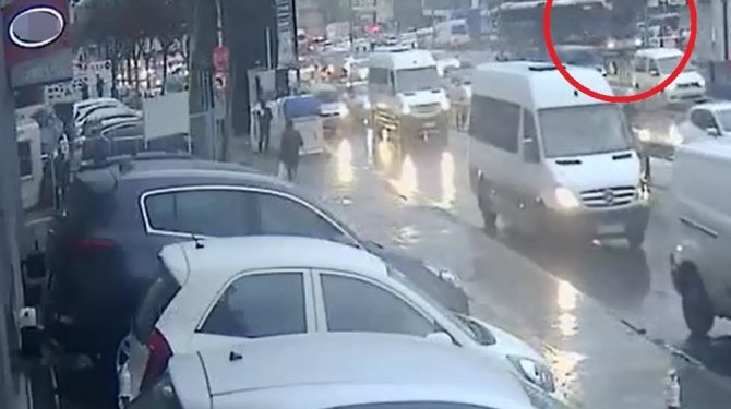 Akıllara durgunluk veren kaza kamerada