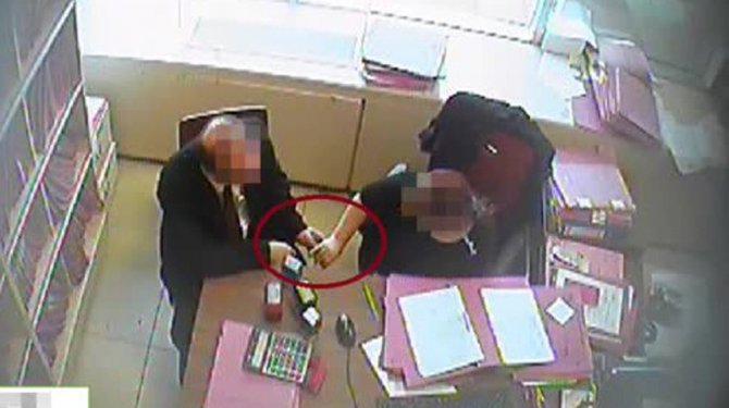 İstanbul Adliyesindeki rüşvet skandalı kamerada