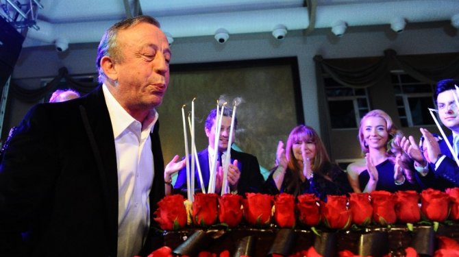 Ali Ağaoğlu’nu ağlatan sürpriz