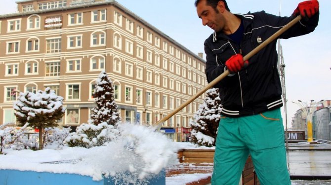 Erzurum’da mart ayında da kar yağışı sürüyor