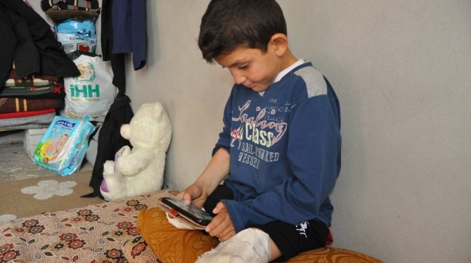 İki bacağı kopan Abdulbasit’in hayali çocuk doktoru olmak