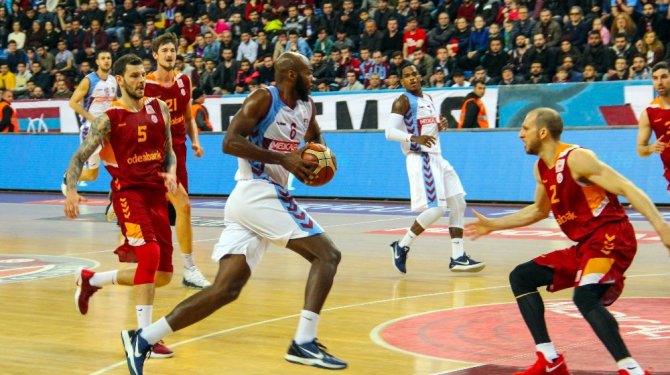 Aslan Trabzon’da kükredi