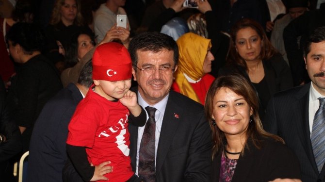 Almanya’daki Türkler Bakan Zeybekci’yle bir araya geldi