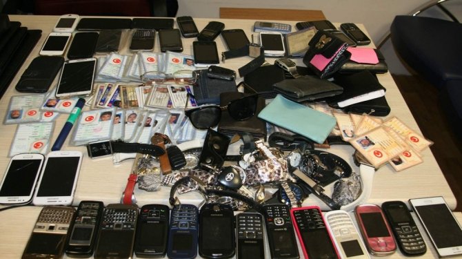 Unutulan eşyalar görenleri hayrete düşürdü