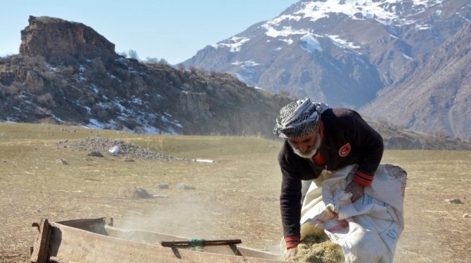 Köyde 7 yıldır tek başına yaşıyor