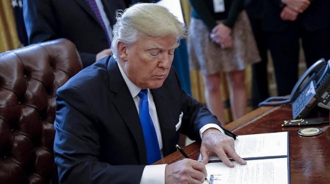Trump, yeni vize yasağı getiren düzenlemeyi imzaladı