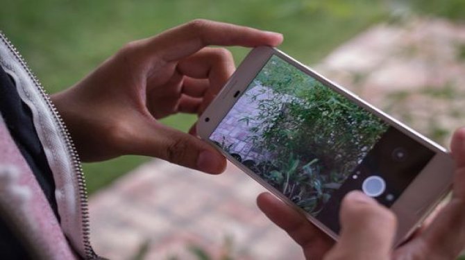 Google'dan uygun fiyatlı akıllı telefon geliyor!