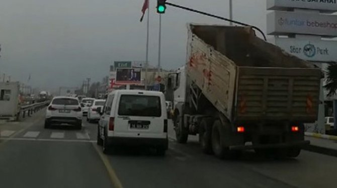 Açık damperle yoldu tur attı