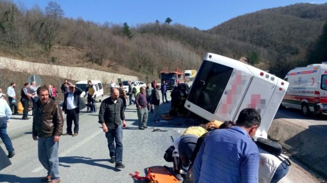 Bursa’da yolcu otobüsü kaza yaptı: Çok sayıda yaralı var