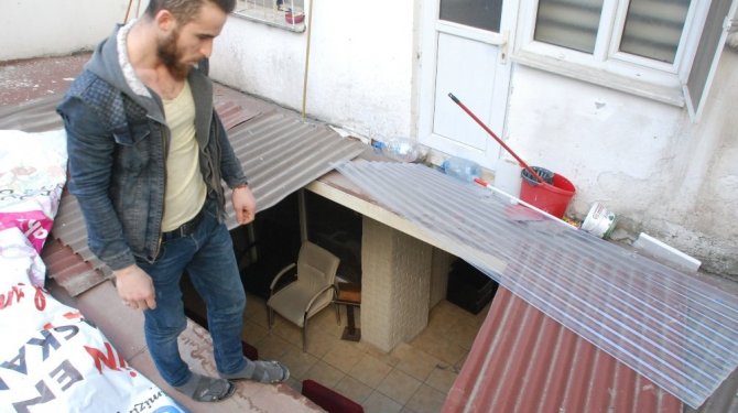 Soğan çuvalı ile oyun salonunun ortasına düştü