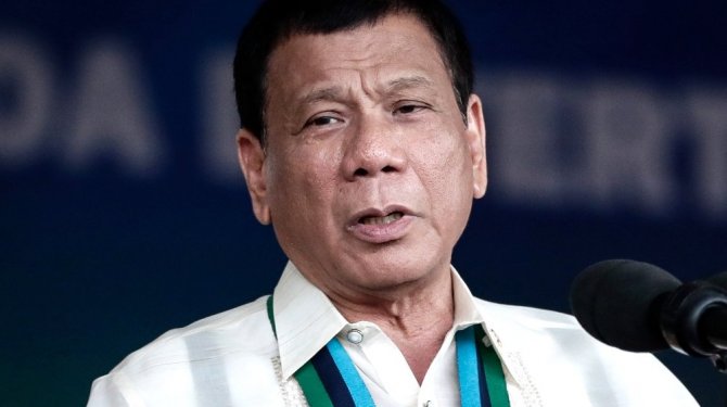 Amerikan dizisinde Filipinler Devlet Başkanı yumruklandı