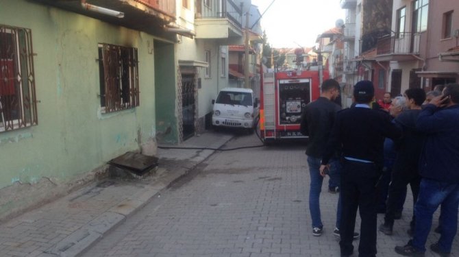 Öfkeli damat kayınpederinin evine molotof attı