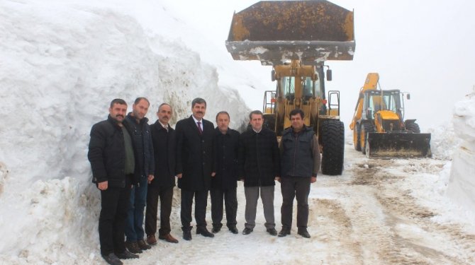 Batıda havalar ısınırken, Muş'da ise kar 3 buçuk metreyi buluyor