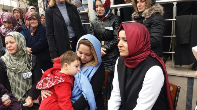 Babası gibi küçük yaşta annesiz kalan çocuk yürekleri dağladı