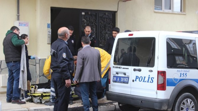 8 yaşındaki kızını rehin aldı