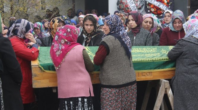 Dayanılmaz acı; Bir yılda iki evladını kaybetti