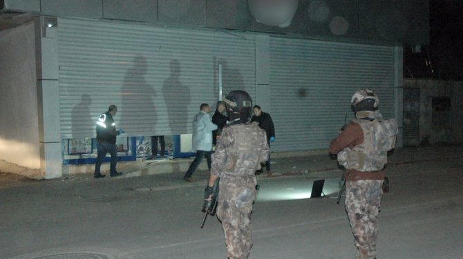 Markete patlayıcı atıldı: 1 yaralı