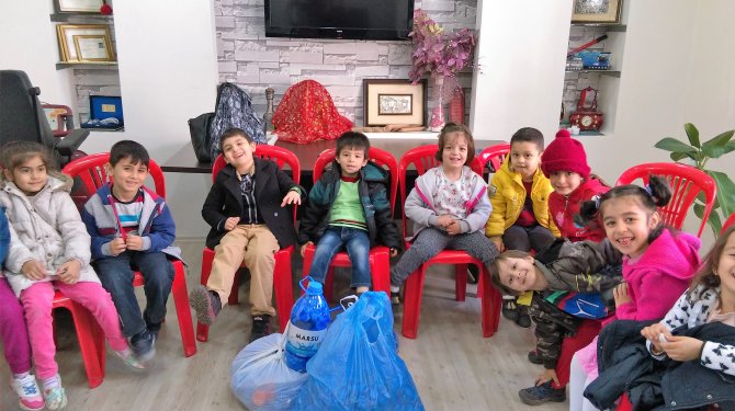 Anasınıfı Öğrencileri  Mavi Kapaklarla Umut Oluyor