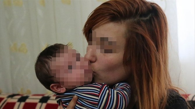 'Ayaz' bebek anne ve babasını bağımlılıktan kurtardı