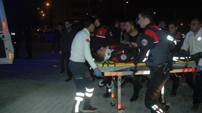 Durmadı ve polislere çarptı, yaralılar var!