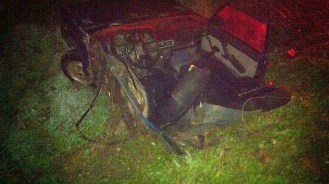 Feci trafik kazasında otomobil iki parçaya ayrıldı: 1 ölü 2 yaralı