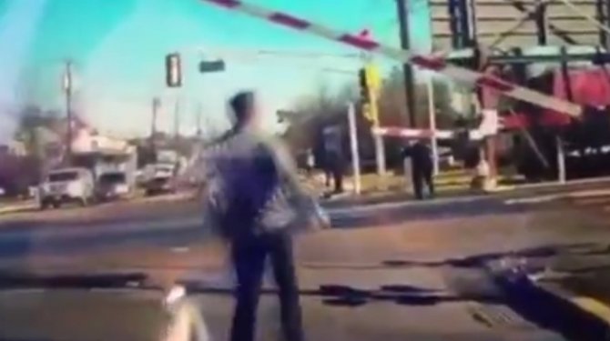 Kahraman adamlar yaşlı kadını böyle kurtardı