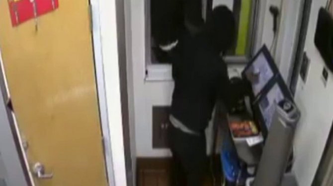 Silahlı soyguncular restoranı böyle soydu