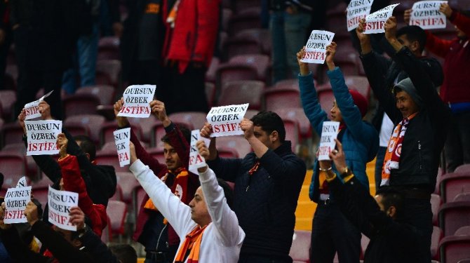 Arena’da taraftarlardan istifa tezahüratı!