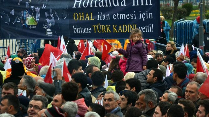 Bursa’da anlamlı pankart