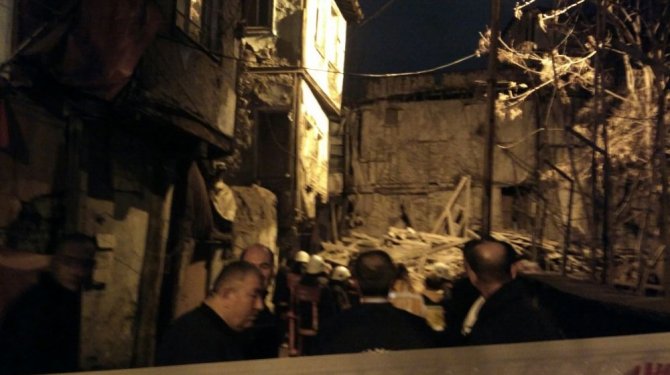 Ankara’da 2 katlı metruk bina çöktü