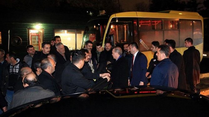 Cumhurbaşkanı Erdoğan'dan minibüs durağına ziyaret