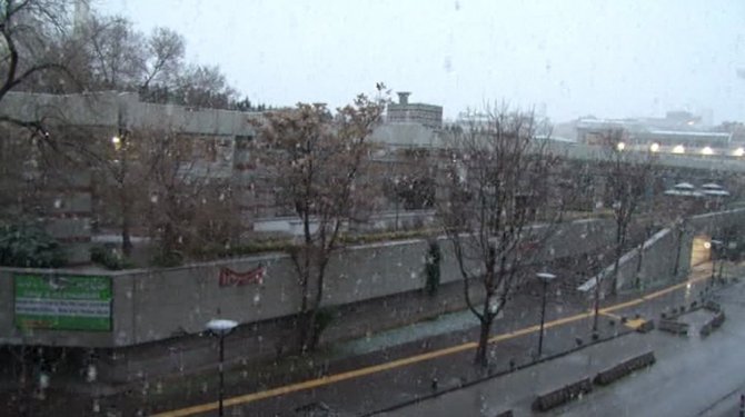Ankaralılar güne kar ile uyandı