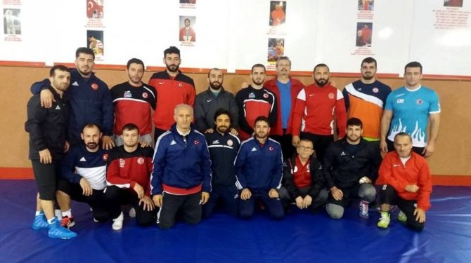 Milli güreşçiler Dünya Kupası'na katılmak için İran'a gidiyor