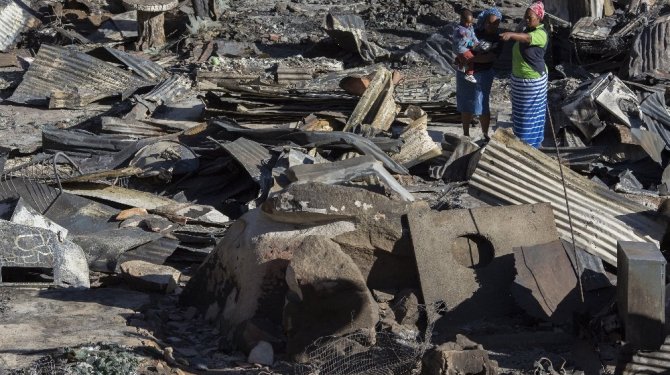 Yangın yüzünden 15 bin ev enkaza döndü