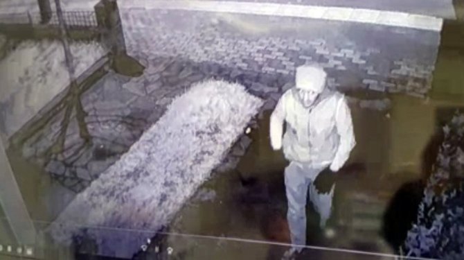 Sadaka kutusu hırsızı kameraya yakalandı