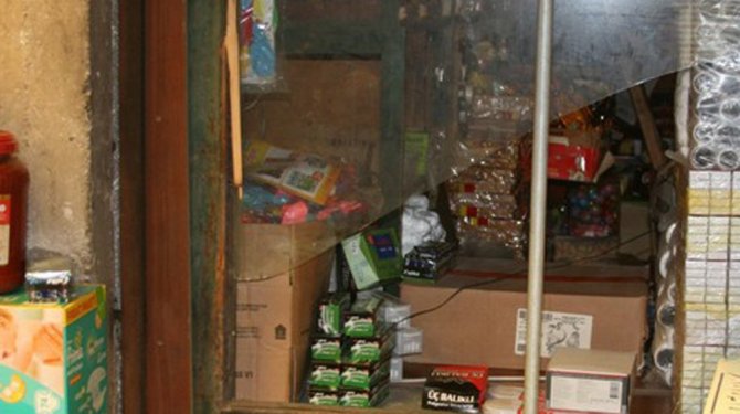 1 saate 5 dükkandan 50 bin TL çaldılar