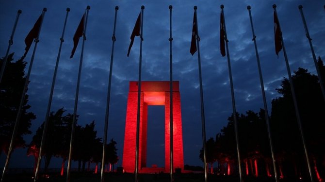 Şehitler Abidesi gece de görülmeye değer