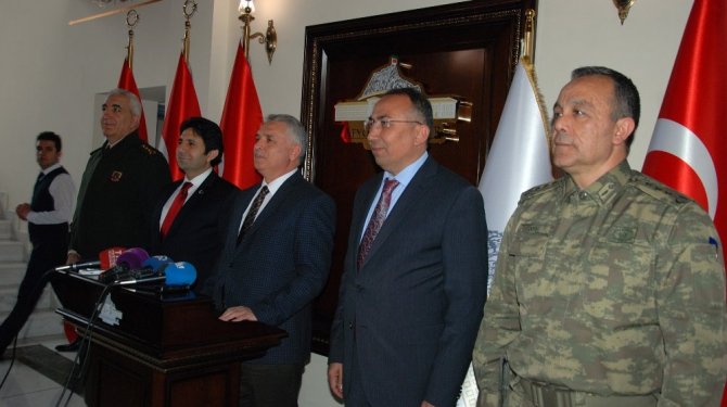 Afyonkarahisar Valisi, zehirlenen polislerle ilgili konuştu