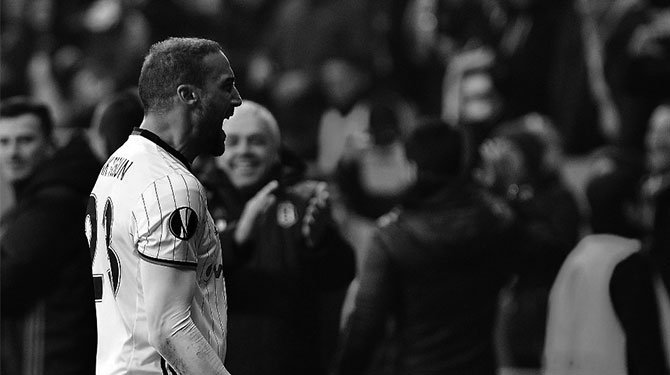 Cenk attı, Vodafone Arena’da sirtaki çaldı