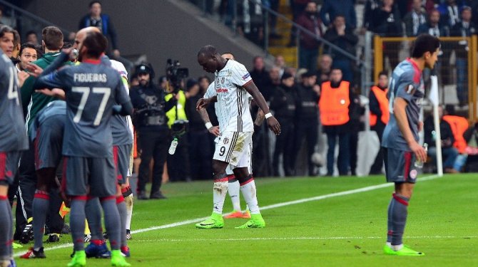Aboubakar bitiş düdüğüyle stadı terk etti
