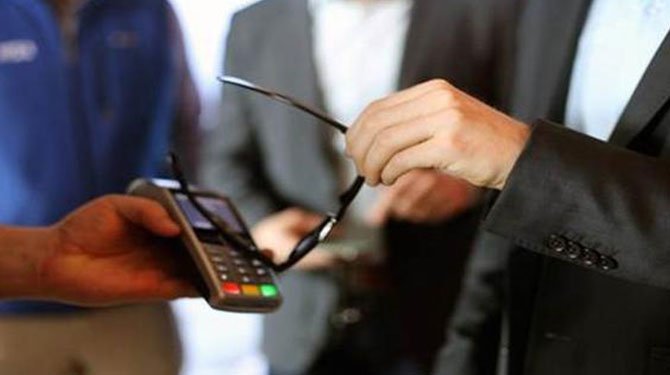 Visa'dan müthiş çözüm: Güneş gözlüğü ile ödeme dönemi