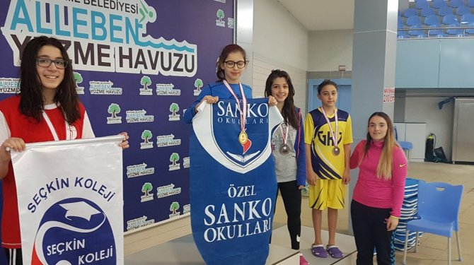 Özel Sanko Okullarının Yüzücüleri Başarıya Doymuyor