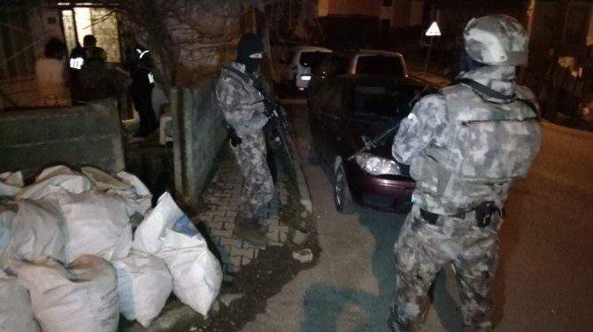 32 adrese baskın yapıldı: 31 gözaltı