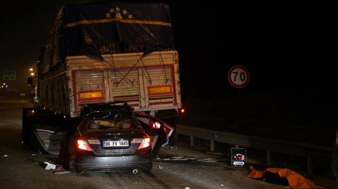 Otomobil tırın atlına girdi: 1 kişi öldü, 6 kişi yaralandı