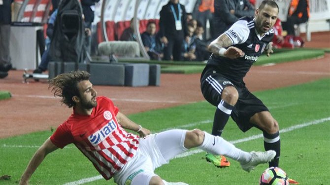 Beşiktaş’a bir darbe de Antalyaspor’dan