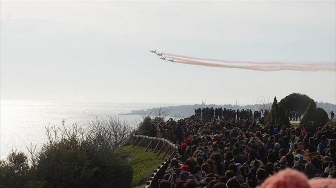 Şehitler Abidesi'nde akrobasi gösterisi