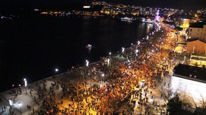 Çanakkale Zaferi’nin 102. yılında fener alayı coşkusu
