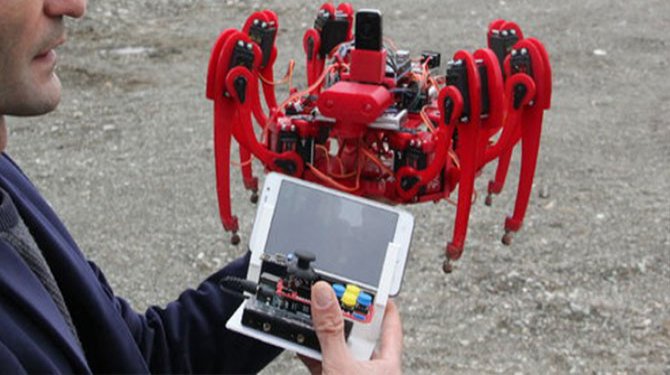 Erzincan'da üniversiteli gençlerden "Örümcek Robot"